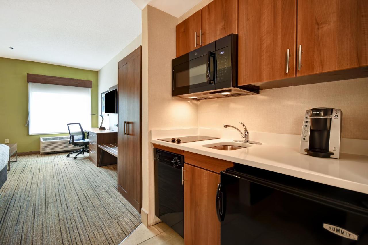 Holiday Inn Express Newport North - Middletown By Ihg Exterior photo