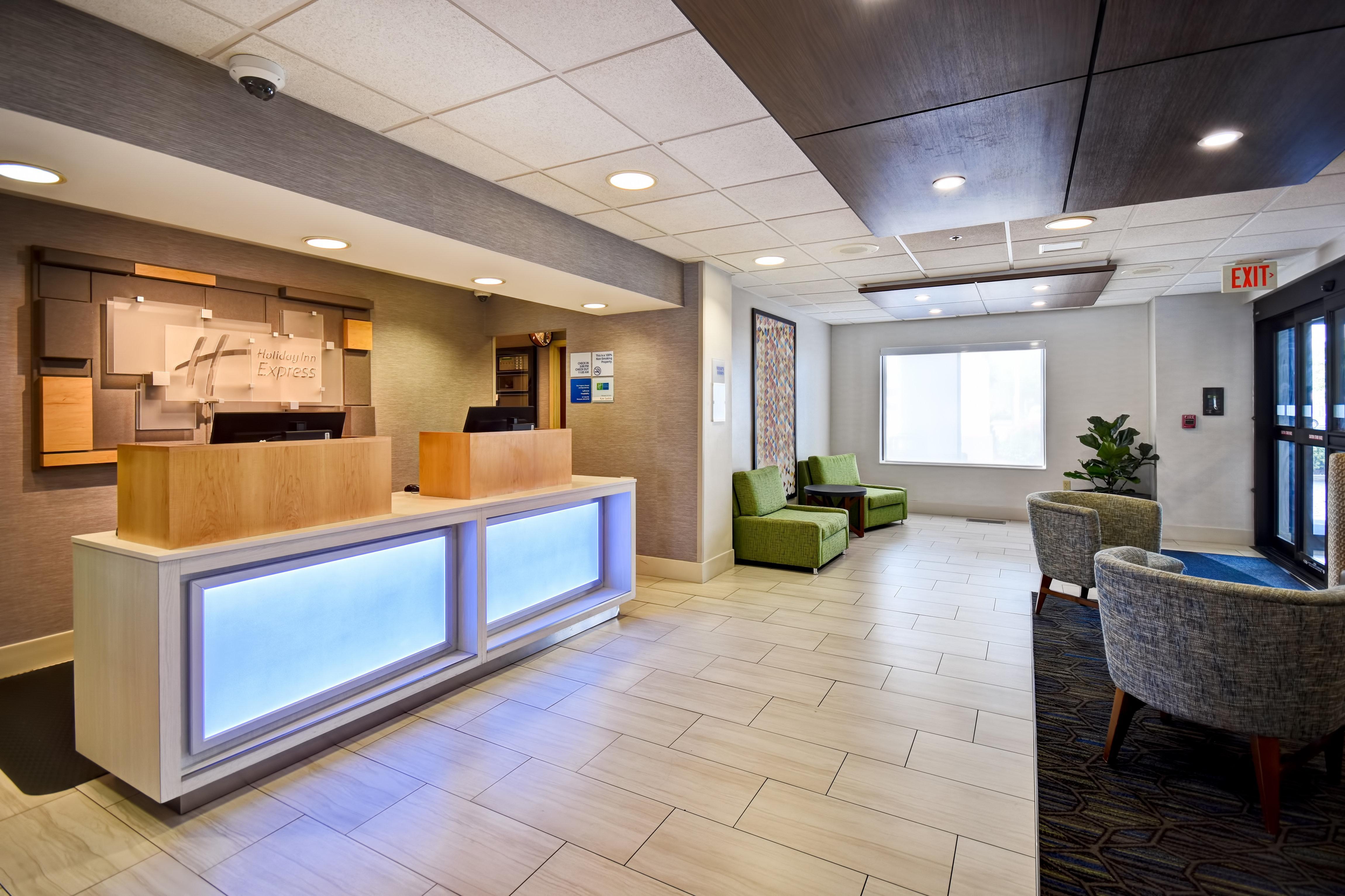 Holiday Inn Express Newport North - Middletown By Ihg Exterior photo